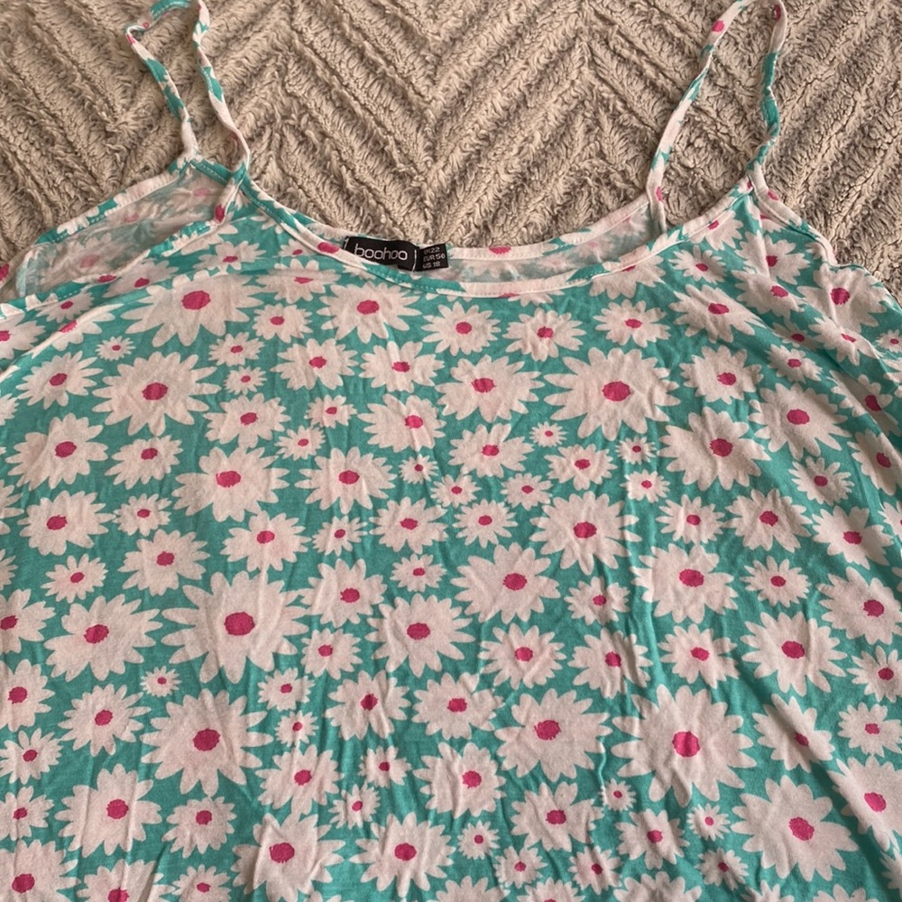 Boohoo cropped spaghetti strap top size 18
